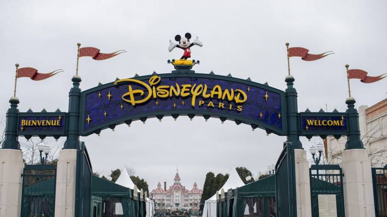 Σάλος στη Γαλλία με ψεύτικο γάμο 9χρονου κοριτσιού από την Ουκρανία στη Disneyland