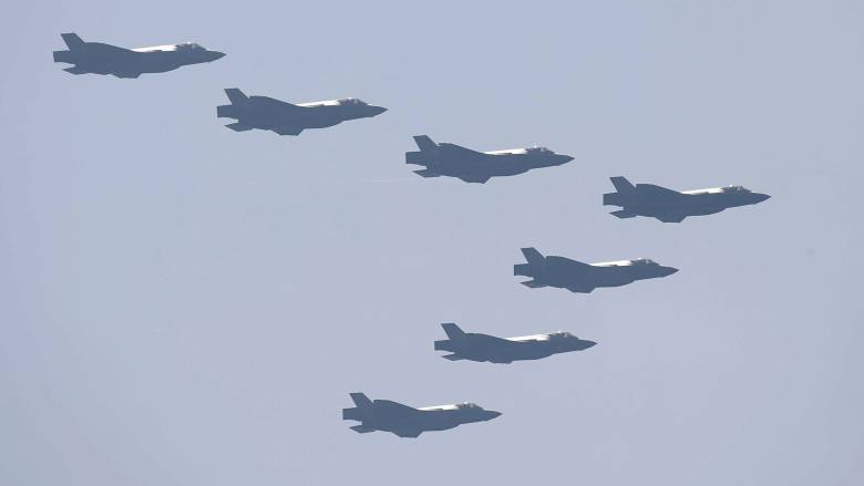 Βρετανία: Επαναφέρει τα αεροσκάφη πυρηνικής κρούσης για πρώτη φορά από τη δεκαετία του 1990