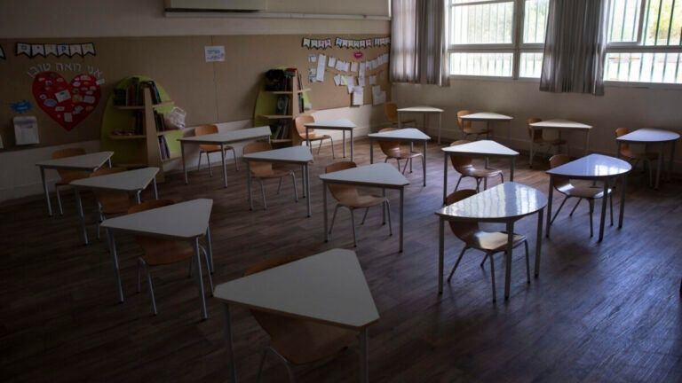 Ανοίγουν ξανά τα σχολεία στο Ισραήλ - Περίπου 300 έχουν υποστεί ζημιές