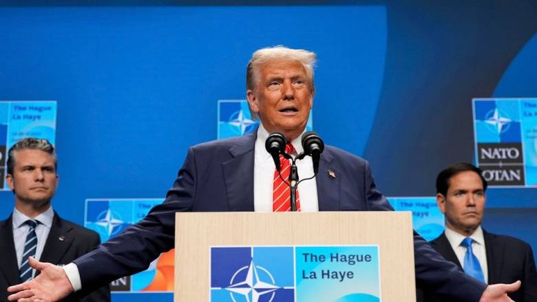 To «one man show» του Τραμπ στη Σύνοδο του ΝΑΤΟ και οι ατάκες που άναψαν «φωτιές»