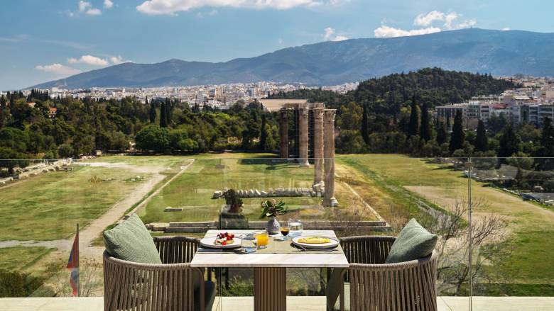 Τρία ολοκαίνουρια ξενοδοχεία στο κέντρο της Αθήνας μάς βάζουν ιδέες για luxury staycations