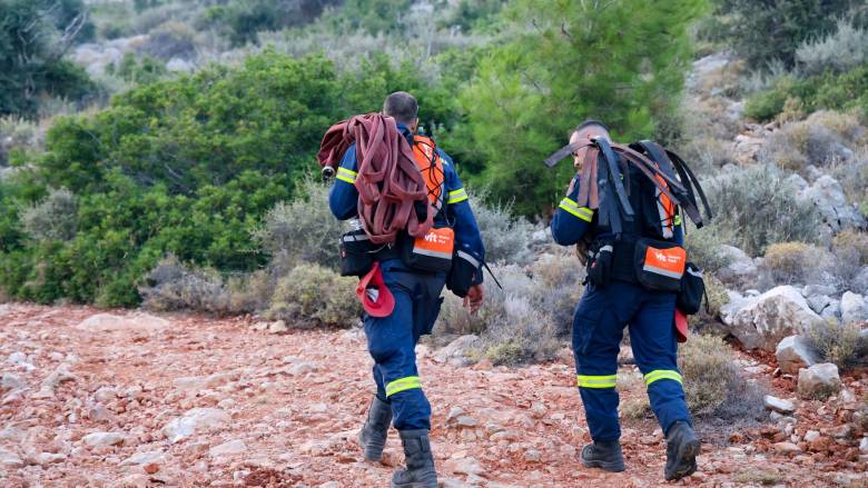 Πυρκαγιά στη Χίο: Στο νοσοκομείο λόγω εξάντλησης ο διοικητής της Πυροσβεστικής του νησιού