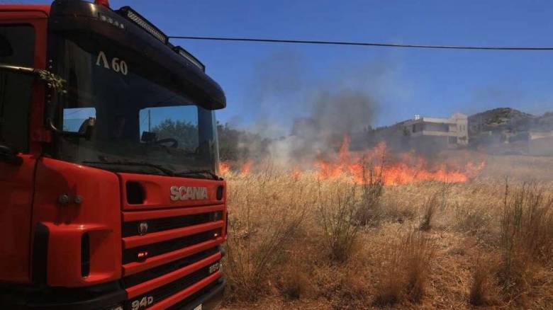 Φωτιά στην Παλαιά Φώκαια: Νέο 112 στην περιοχή Τριανταφυλλιά