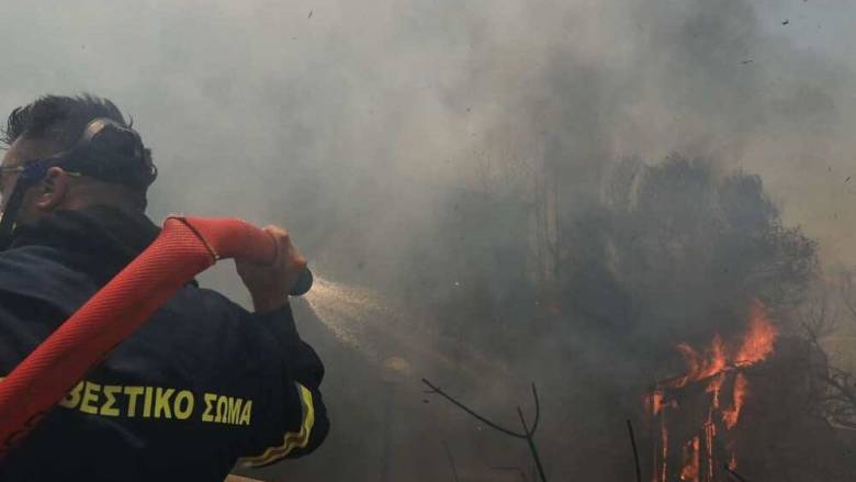 Αντιπεριφερειάρχης Αττικής: «Είναι μία πολύ δύσκολη φωτιά - Συνεδριάζει το έκτακτο συντονιστικό»