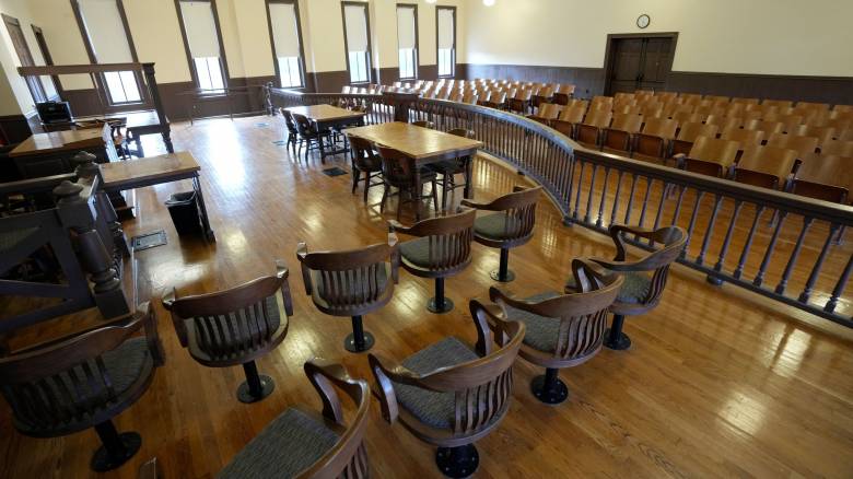 Ρωσία: Φωτογράφος καταδικάστηκε σε 16 χρόνια φυλακή - Έδωσε υλικό για τα καταφύγια ΕΣΣΔ