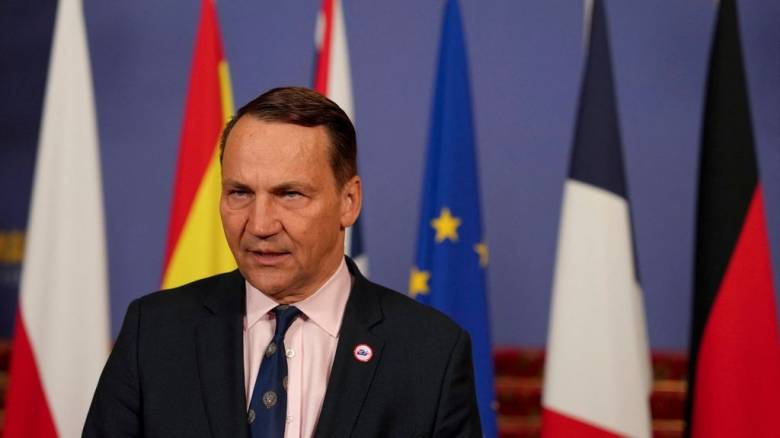 ΥΠΕΞ Πολωνίας: Μια «κούρσα εξοπλισμών» θα μπορούσε να επιταχύνει την πτώση του Πούτιν