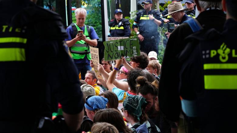 Τουλάχιστον 200 συλλήψεις στη συγκέντρωση ενάντια στη Σύνοδο του ΝΑΤΟ στη Χάγη