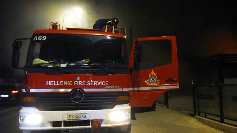 Φωτιά στα Καλύβια Ηλείας: Μάχη σε δύο πύρινα μέτωπα