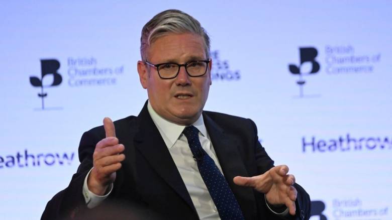 Βρετανία: Προς απόσυρση το σχέδιο για περικοπή επιδομάτων αναπηρίας από την κυβέρνηση Στάρμερ