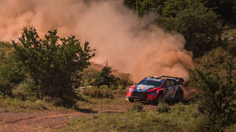 ΕΚΟ Ράλλυ Ακρόπολις: Προβάδισμα Ηyundai!