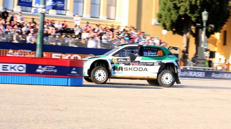 Σοκαριστικό ατύχημα για τον ηθοποιό Γιώργο Αμούτζα στο Ράλι Ακρόπολης