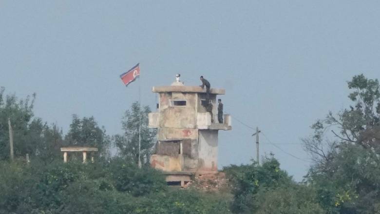 Σεούλ: Υπό κράτηση έξι Αμερικανοί - Ήθελαν να στείλουν ρύζι, δολάρια και Βίβλους στη Βόρεια Κορέα