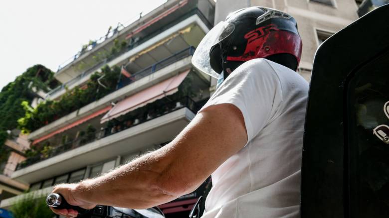 Παραβίαση της απαγόρευσης εργασίας εν μέσω καύσωνα καταγγέλλει η ΓΣΕΕ