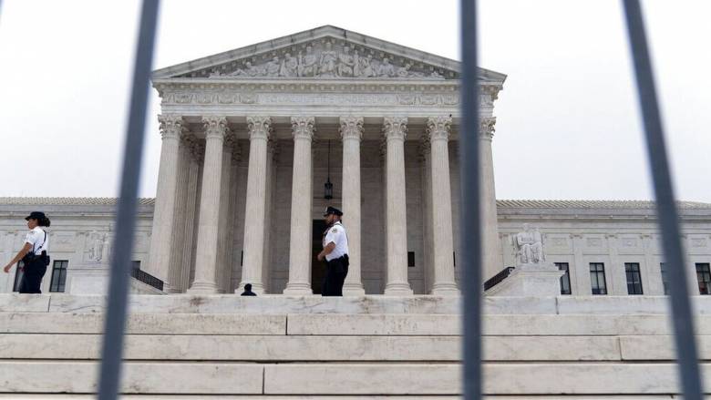 Νίκη Τραμπ στο Ανώτατο Δικαστήριο: Περιορίζεται το δικαστικό μπλόκο στις αποφάσεις του