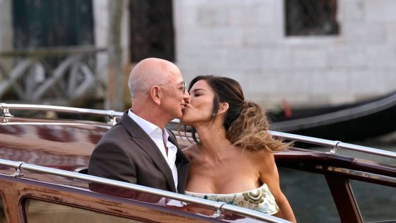 Ιταλία: Οι νεόνυμφοι Μπέζος και Σάντσεζ ετοιμάζονται για το τελικό γαμήλιο πάρτι στη Βενετία
