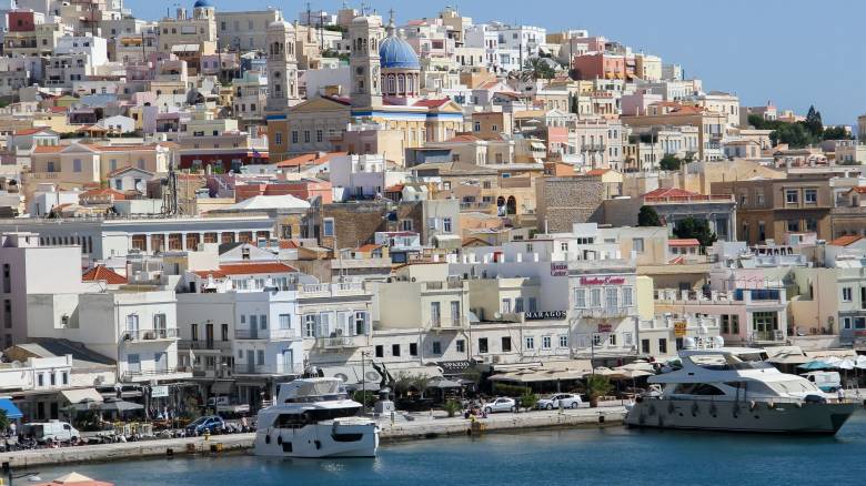 Σύρος: Το νησί του πολιτισμού, της αρχιτεκτονικής και του εναλλακτικού τουρισμού