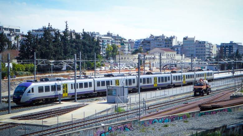 Προαστιακός: Ακινητοποιήθηκαν αμαξοστοιχίες στο τμήμα Πειραιάς - Κάτω Αχαρνές λόγω διακοπής ρεύματος