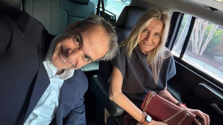 «Χρόνια πολλά αγάπη μου!»: Η selfie του Κυριάκου Μητσοτάκη για τα γενέθλια της συζύγου του