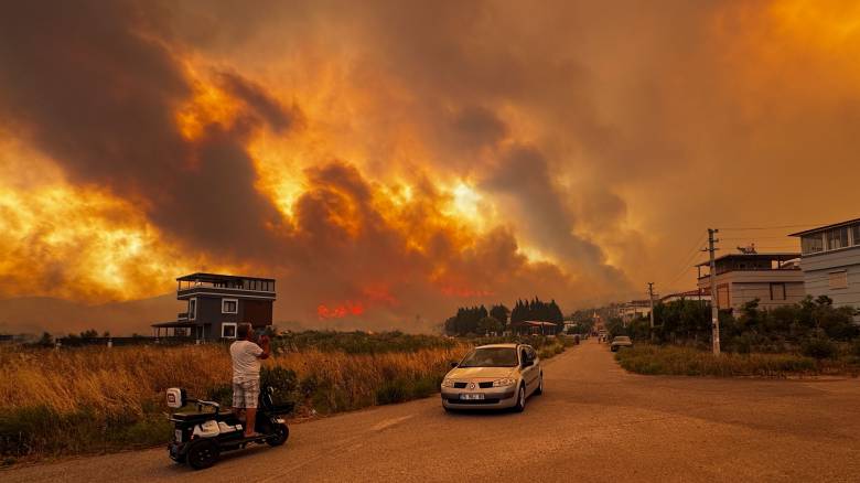 Σε πύρινο κλοιό η Τουρκία: 77 πυρκαγιές σε ένα 24ωρο - Δραματική η κατάσταση στη Σμύρνη