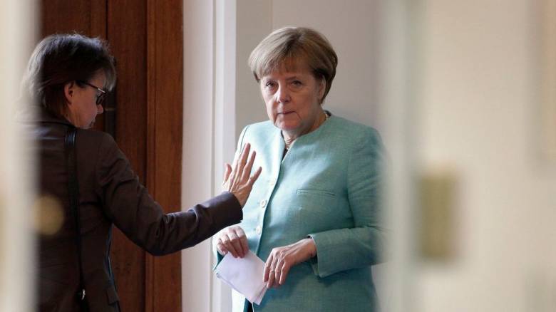 H Μέρκελ «αδειάζει» τον Μερτς για το μεταναστευτικό - «Πρέπει να το δούμε ευρωπαϊκά»