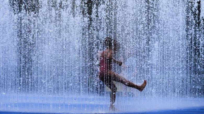 «Λιώνει» η Ευρώπη: Καύσωνες και θερμοκρασίες ρεκόρ - Γιατί γλιτώνει, προς το παρόν, η Ελλάδα