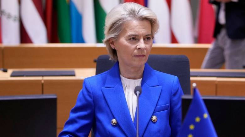 Politico: Κατατέθηκε η πρόταση μομφής κατά της Φον ντερ Λάιεν