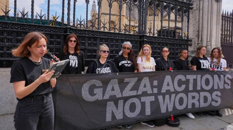 Βρετανία: Απαγγέλθηκαν κατηγορίες για «συνωμοσία» σε τέσσερις ακτιβιστές