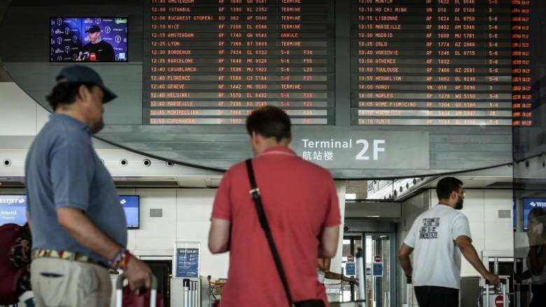 Χάος στα γαλλικά αεροδρόμια: Ακυρώθηκαν χιλιάδες πτήσεις λόγω απεργίας ελεγκτών εναέριας κυκλοφορίας