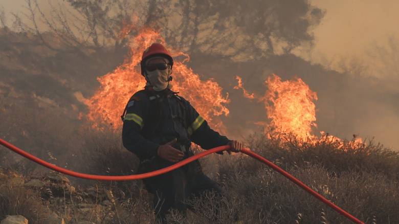 Φωτιά στην Ιεράπετρα: Εικόνες καταστροφής από την πύρινη λαίλαπα - Εκκενώθηκαν χωριά