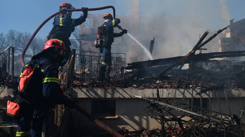 Φωτιά στο Πικέρμι: Καμένα σπίτια και απεγκλωβισμοί - Άνοιξε η Μαραθώνος, κλειστό το λιμάνι Ραφήνας