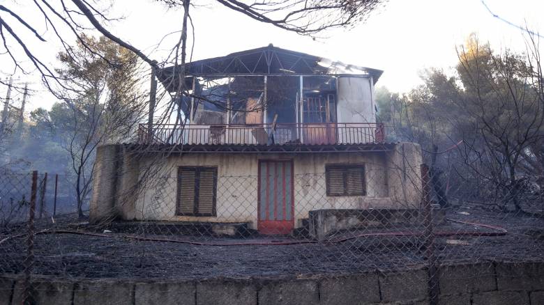 Σε εξέλιξη οι αυτοψίες σε Πικέρμι, Ραφήνα και Σπάτα - Σε επιφυλακή η Πυροσβεστική