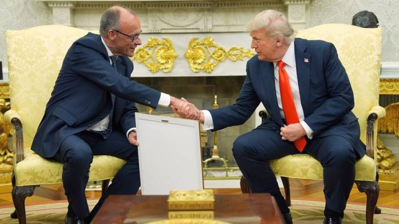 Πυρετώδεις διαβουλεύσεις για την Ουκρανία: Η «σφήνα» Μερτς και η άκαρπη συνομιλία Πούτιν - Τραμπ