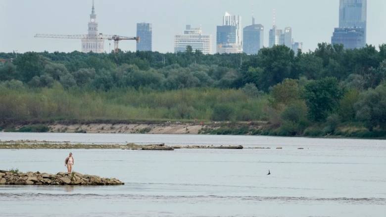 Πολωνία: Η στάθμη του ποταμού Βιστούλα στο χαμηλότερο ιστορικά επίπεδο