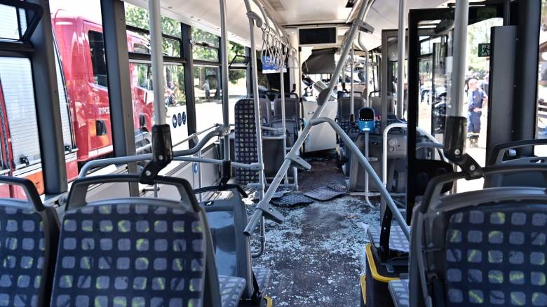 Βούλα: Βίντεο - ντοκουμέντο από τη στιγμή της σύγκρουσης των δύο αστικών λεωφορείων