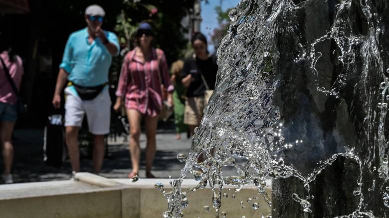 Καύσωνα έως 43°C φέρνει ο «θερμικός θόλος» – Πότε θα υποχωρήσει το φαινόμενο