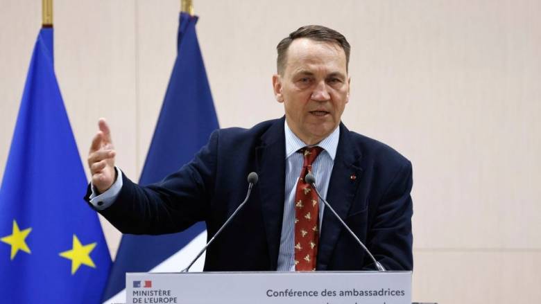 Νότα διαμαρτυρίας από την Βαρσοβία στη Μόσχα για τον βομβαριδμό της πρεσβείας της στο Κίεβο