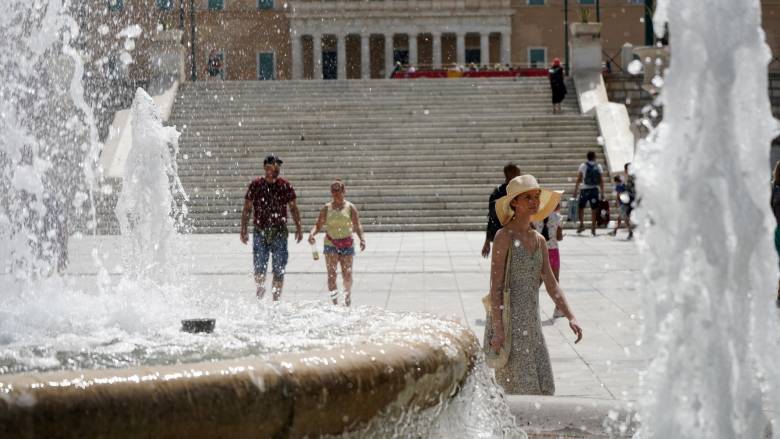 Συναγερμός για τον καύσωνα: Σε επιφυλακή στρατός, ΕΛΑΣ, δήμοι - Έκτακτα μέτρα για τους εργαζόμενους