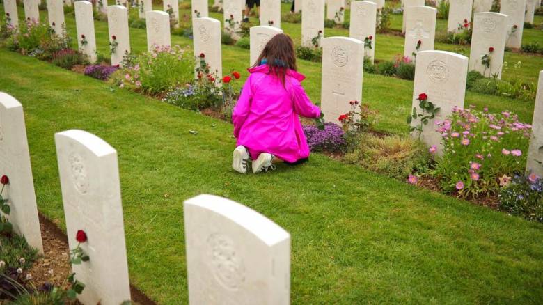 Κατέληξε τετράχρονο αγόρι που καταπλακώθηκε από ταφόπλακα σε νεκροταφείο στην Αγγλία