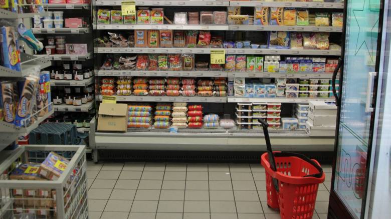 Ληστεία σε μίνι μάρκετ στην Πάτρα - Άδειασε το ταμείο αφού απείλησε με μαχαίρι τον υπάλληλο