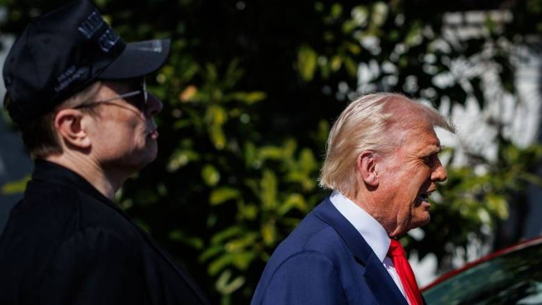 Γελοία η απόφαση Μασκ για ίδρυση κόμματος λέει ο Τραμπ