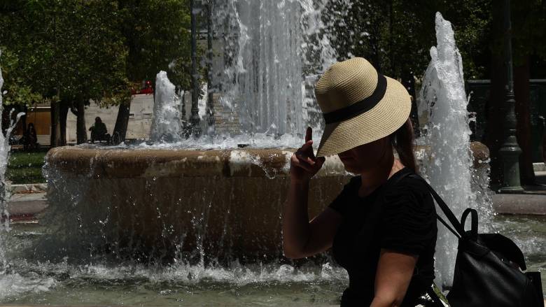Σε κλοιό καύσωνα η χώρα - Σε επιφυλακή ο κρατικός μηχανισμός - Έκτακτα μέτρα για τους εργαζόμενους
