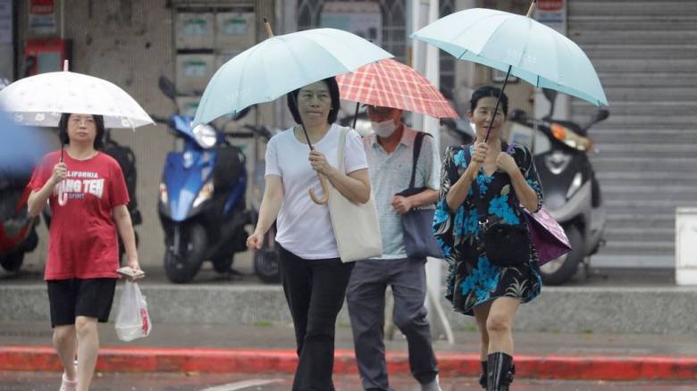 Απειλή για την Κίνα η καταιγίδα Ντάνας -  Δύο νεκρούς και πολλούς τραυματίες άφησε στην Ταϊβάν