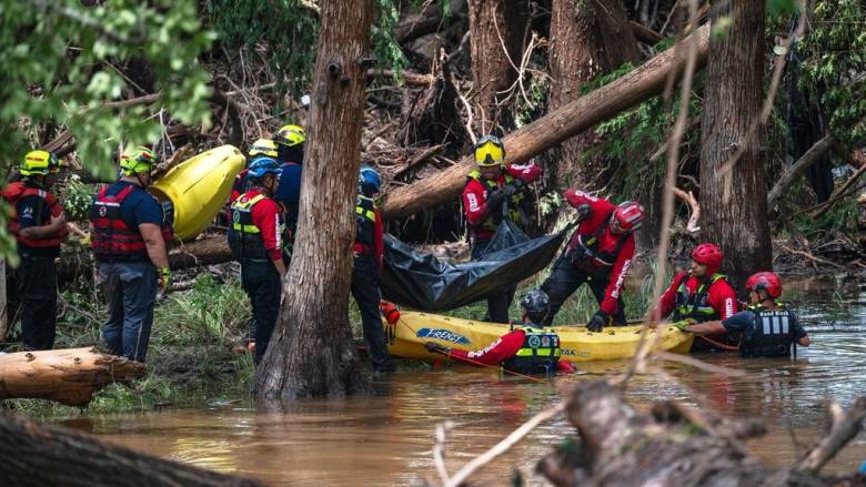 Πλημμύρες στο Τέξας: Μάχη με το χρόνο για τους αγνοούμενους – Με ελικόπτερα και drone η έρευνα