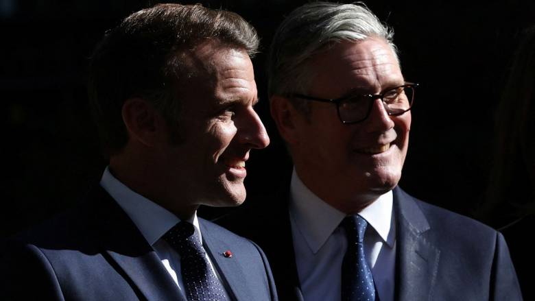 Σε συνομιλίες Στάρμερ και Μακρόν για Ουκρανία και μεταναστευτικό