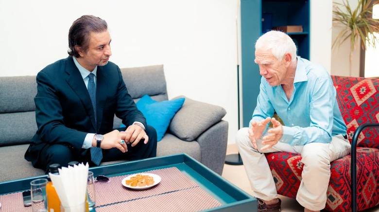 Υψηλού συμβολισμού συνάντηση του υιού Χαφτάρ με τον Πρόεδρο της Ελληνικής Κοινότητας Βεγγάζης