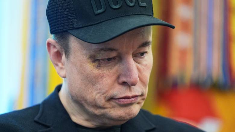 Σάλος με το Grok του Ίλον Μασκ: Διαγράφονται θετικά σχόλια για τον Χίτλερ