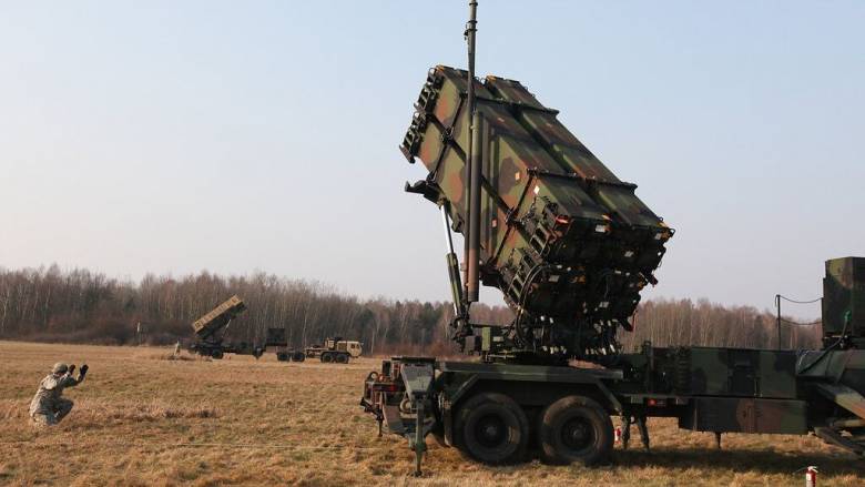 ΗΠΑ: Ο Τραμπ εξετάζει το ενδεχόμενο να στείλει πυραύλους Patriot στην Ουκρανία