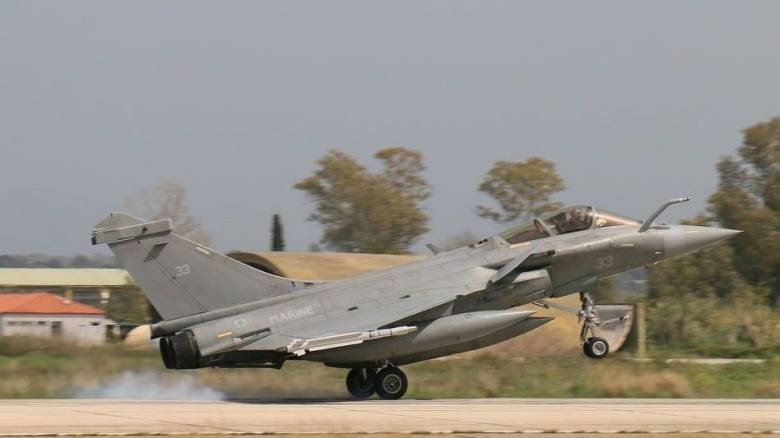 Τέσσερις συλλήψεις ατόμων ασιατικής καταγωγής στην Τανάγρα: Φωτογράφιζαν μαχητικά Rafale