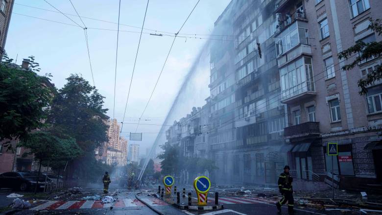 Ουκρανία: Τουλάχιστον δύο νεκροί και οκτώ τραυματίες από ρωσική επίθεση στο Κίεβο