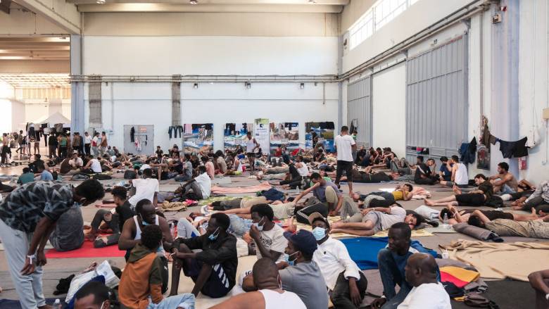 Στο Λαύριο το πλοίο με τους 520 μετανάστες που διασώθηκαν στην Κρήτη - Οδηγούνται στην Μαλακάσα